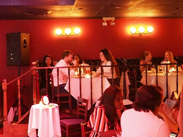 スィング46の客席