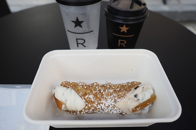 Cannoli Sicilianiとコーヒーと炭酸水