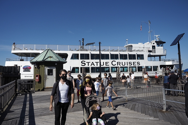 スタチュークルーズの船