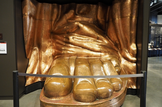 最初の色。つぎはぎの部分も見ることができます。