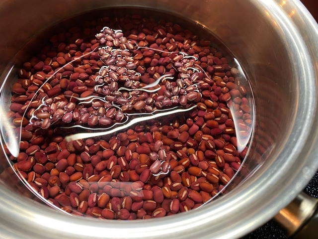 the azuki  soaked in water