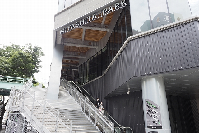 原宿方面から来た時の入り口
