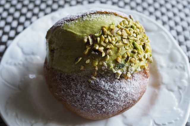 ピスタチオのマリトッツォ