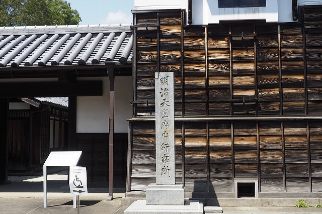 明治天皇も泊まられました。