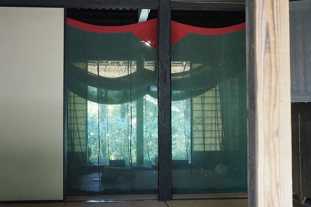 こんなカラフルな蚊帳もあるんですね。