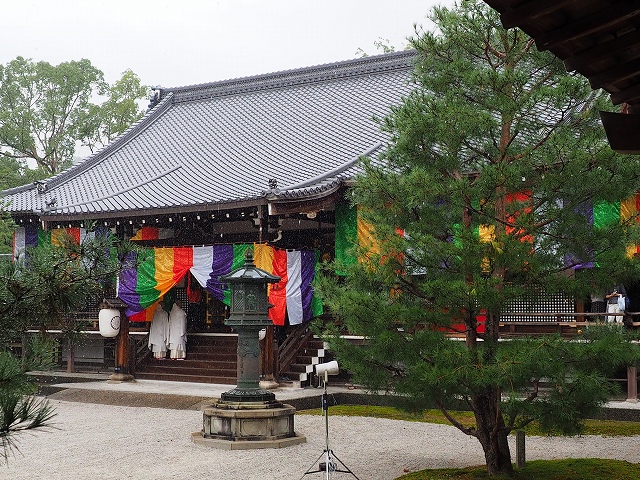 京都のお寺の五色幔幕