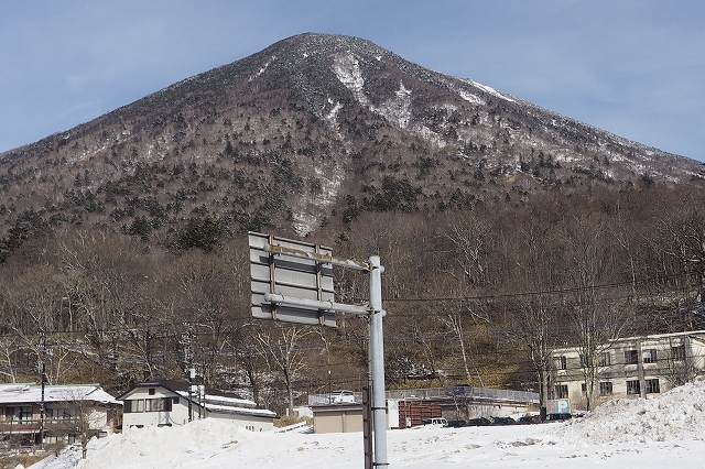 男体山