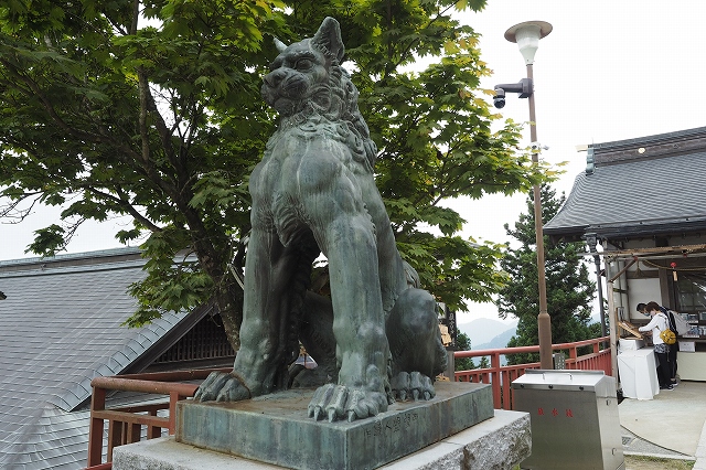 オオカミに見える狛犬