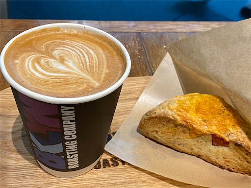 カフェラテとベーコンとメープルのスコーン