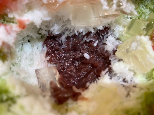 粒あんが顔を出しています