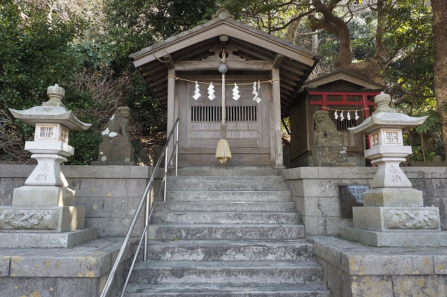 大峰山を下りたところに熊野神社と大漁稲荷社があります。