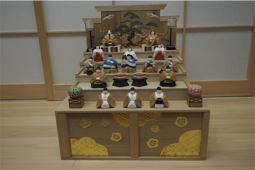 姪の一刀彫のお雛様