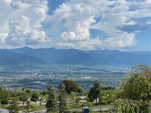 右の奥に富士山が見え隠れしていました。
