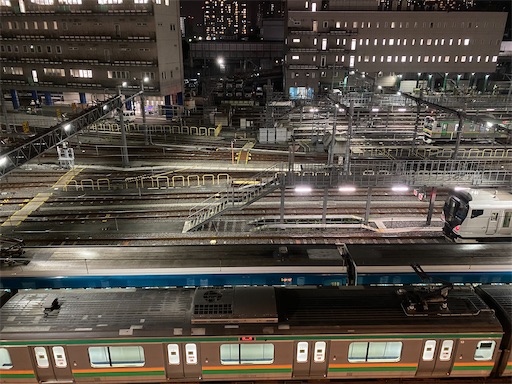 デッキの奥からは沢山の線路も見えます。