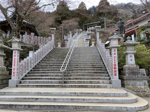 大山阿夫利神社下社を下から見たところ