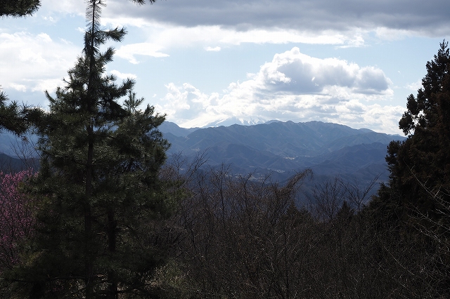 城山からの景色　富士山の下の方が見えています。