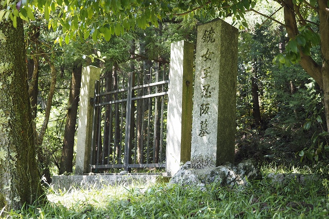 鏡王女押坂墓（かがみのおおきみおしさかぼ）