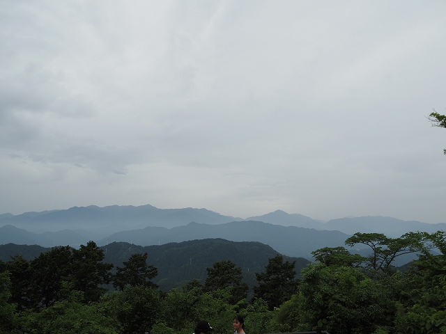 高尾山からは富士山が見えませんでした。
