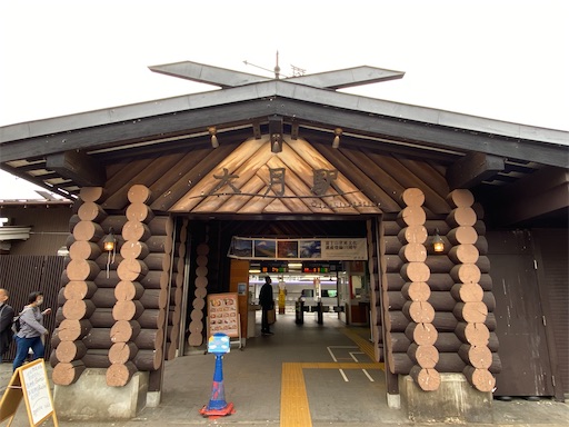 大月駅　つばめが巣を作っていました。