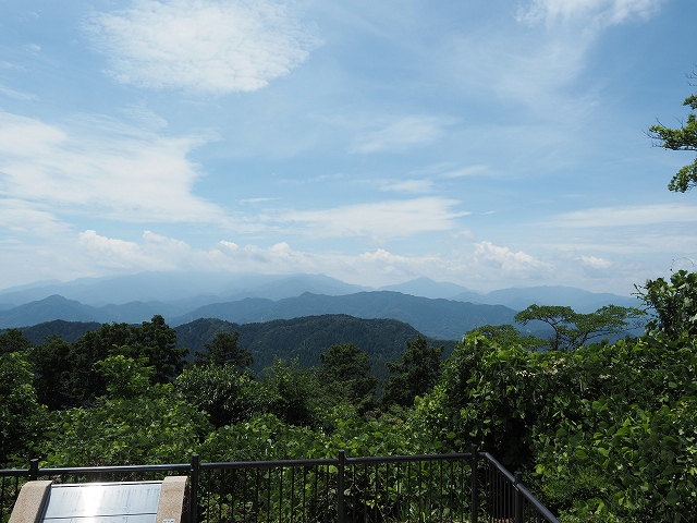 高尾山山頂 今回は富士山は見えていません。