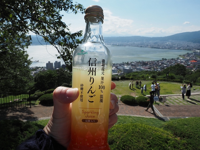 炭酸のリンゴジュースと