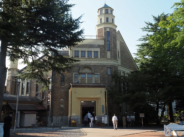 千人風呂の建物