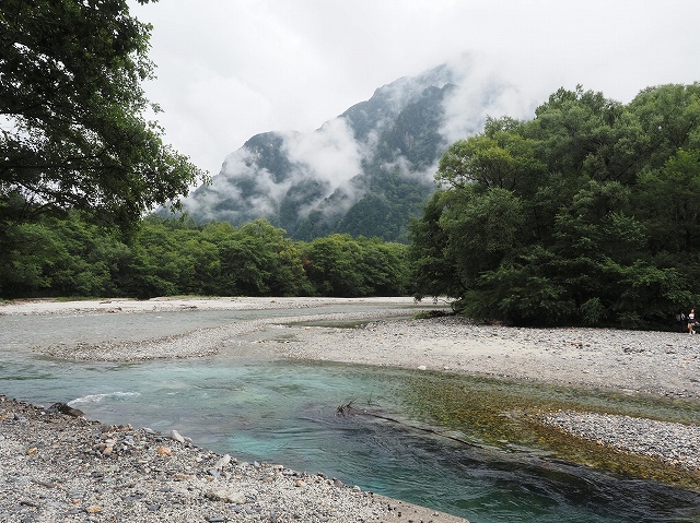 梓川　水の色がとても綺麗でした。
