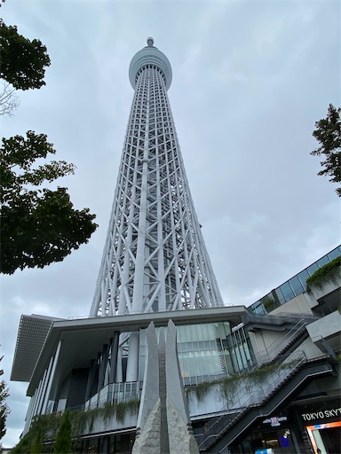 スカイツリーを下から見上げたところ