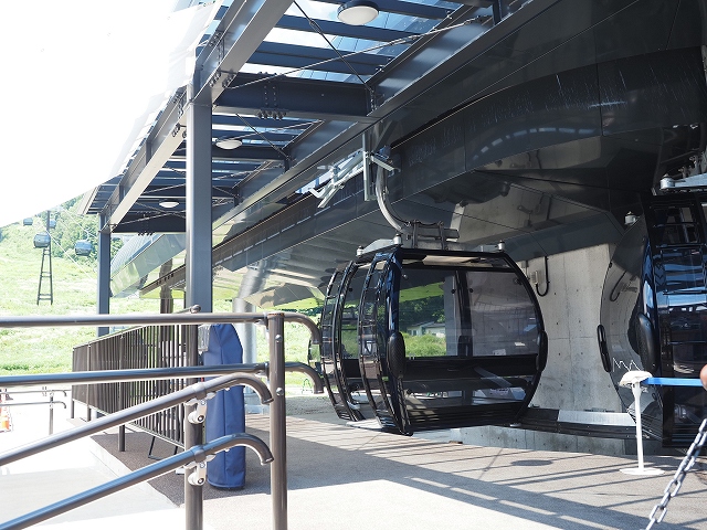 下からのゴンドラ