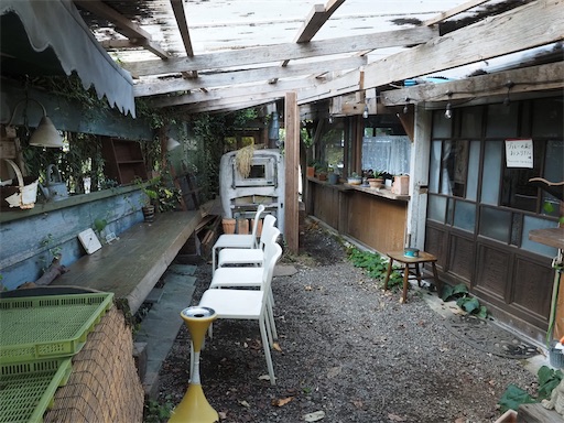 外の席