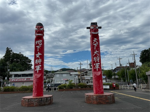 高麗駅のトーテムポール
