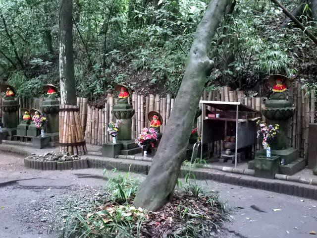 石仏十三体