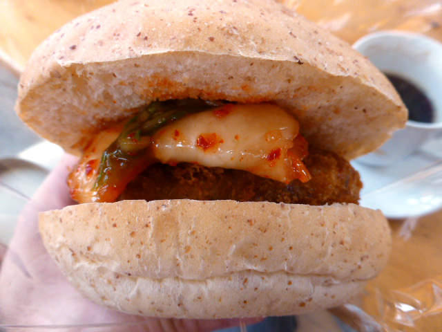 各務原キムチ＆飛騨牛コロッケバーガー