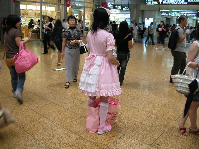 ピンク色の少女