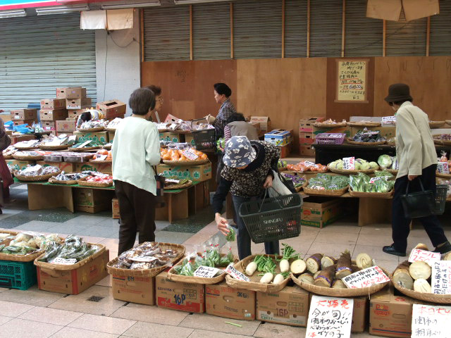 旧長崎屋の前
