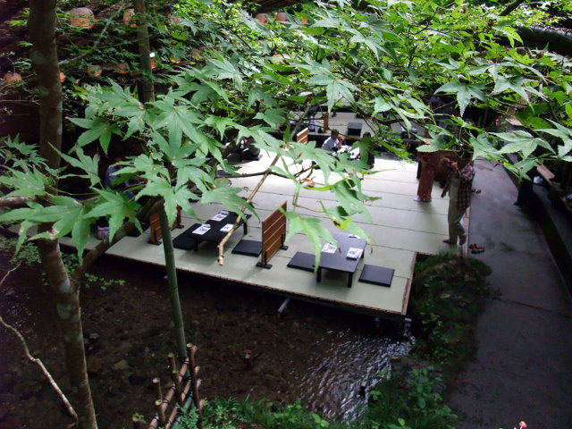 川床への階段