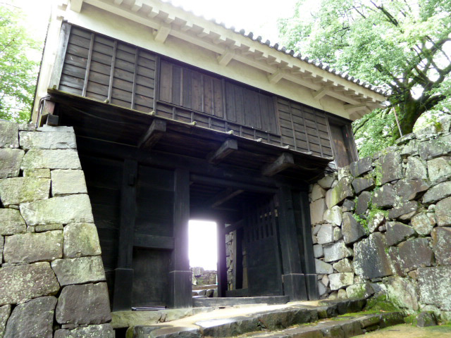 不開門