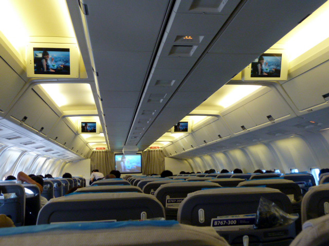 飛行機内