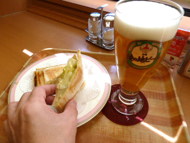 ホットサンドと地ビール
