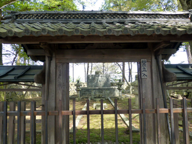 信長公本廟