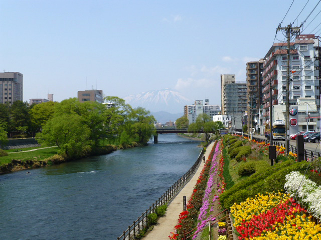 北上川と岩手山