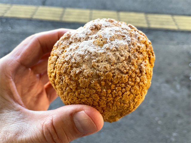 巨石シュークリーム