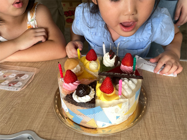 車庫で誕生日パーティー