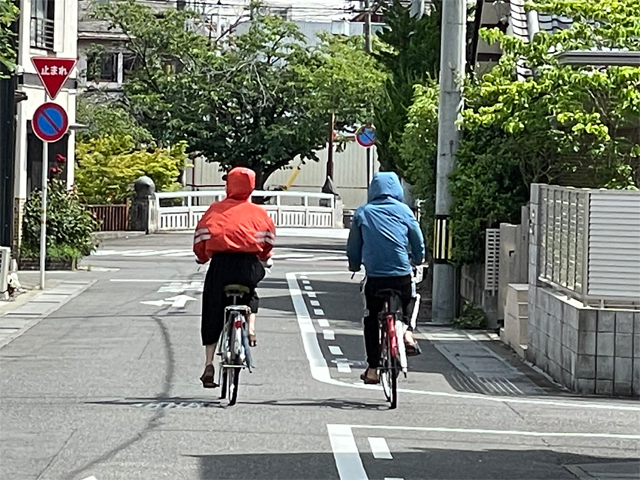 加納界隈に出没するブルーマンとオレンジウーマン