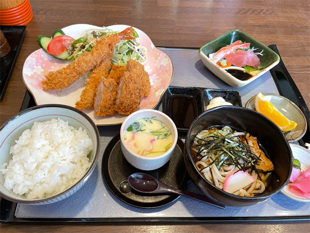 大エビフライとヒレカツ定食