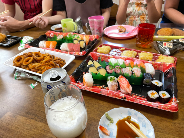 バローで買ってきたゴージャスな寿司