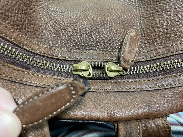 バックパックのジッパータブ