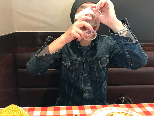 デカンタの白ワイン