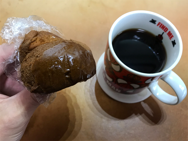 饅頭と熱い珈琲