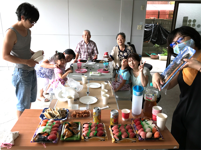 車庫で楽しいお食事会